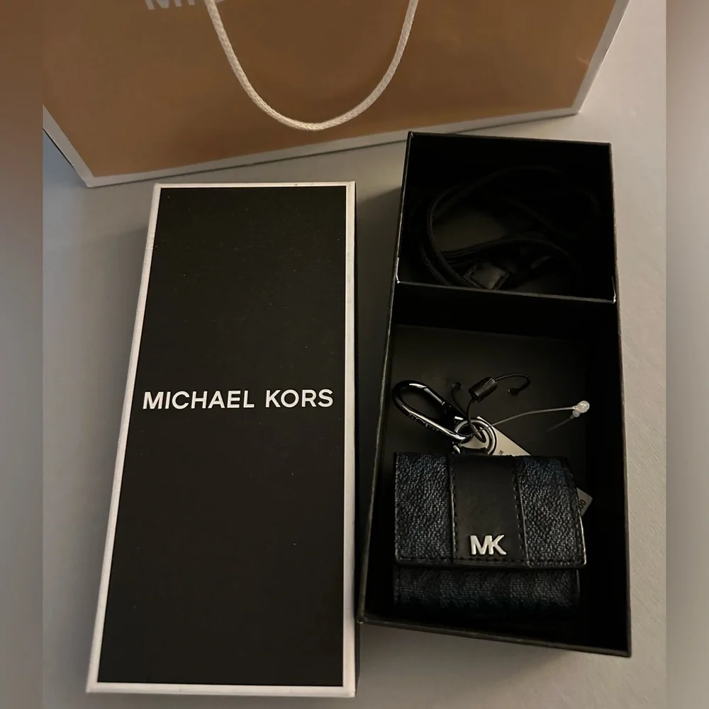 COPY - MICHAEL KOORS AIRPODS PRO CASE